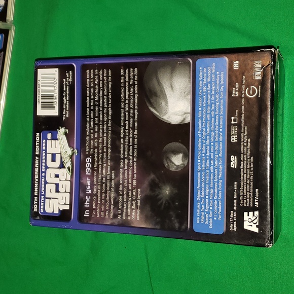 Space 1999 30th Anniversary Edition 17 DVD Box Set - Picture 2 of 6